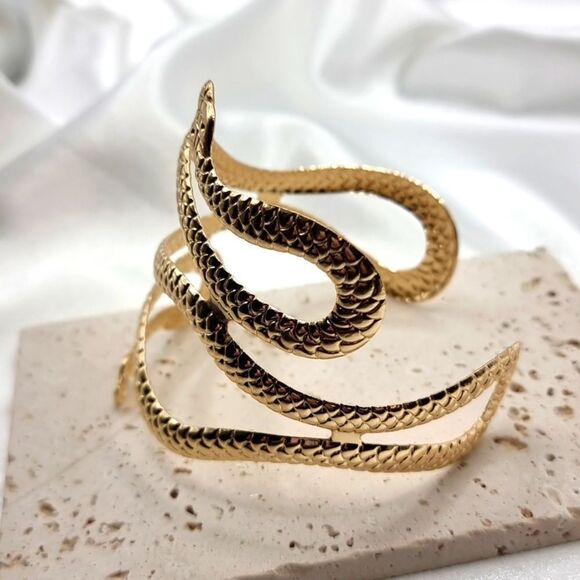 New ZARA Gold Sepentine upper Arm Bracelet - Picture 4 of 9